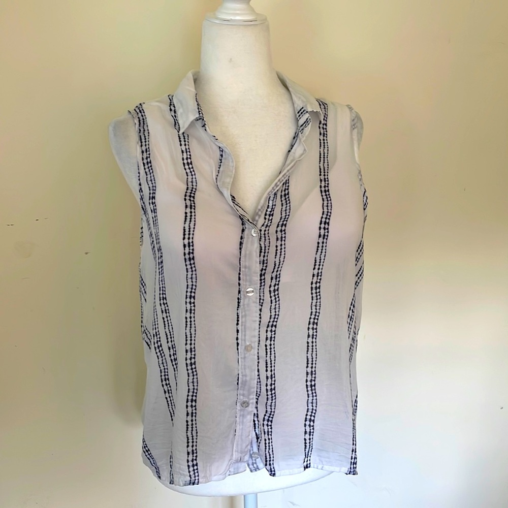 Bella Dahl medium sleeveless blouse with keyhole and tie closure in back at hem